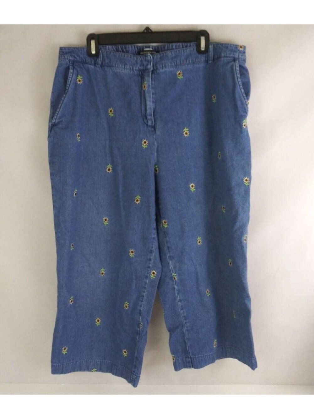Briggs New York Women's Denim Capris With Embroidered Floral Designs 36x21